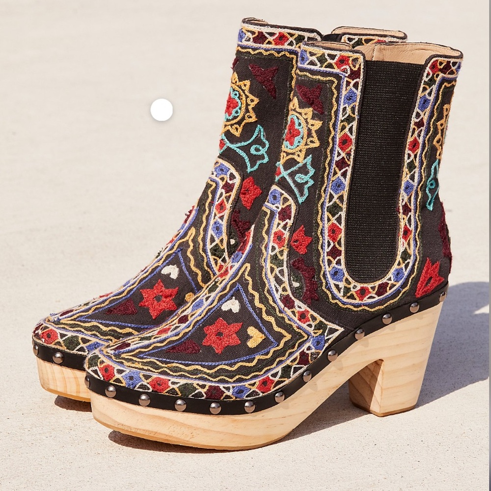 Free People Ankle Boots size 37 West Johanna
Clog Boots Bootie Shoes